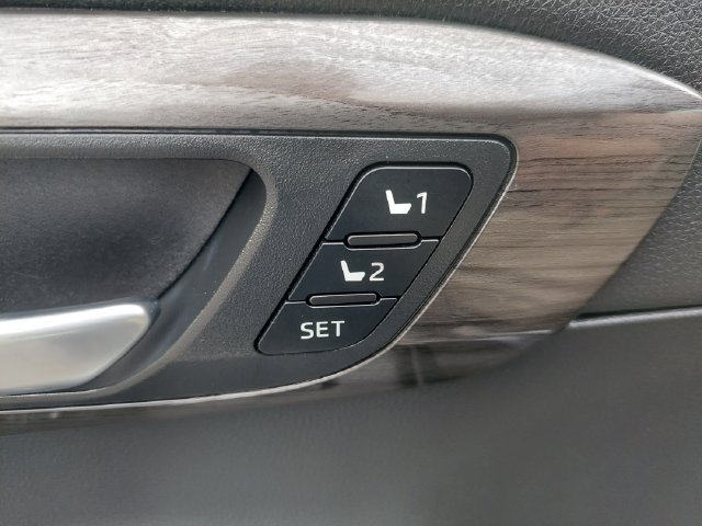Used 2023 Toyota Highlander Limited FWD image 19