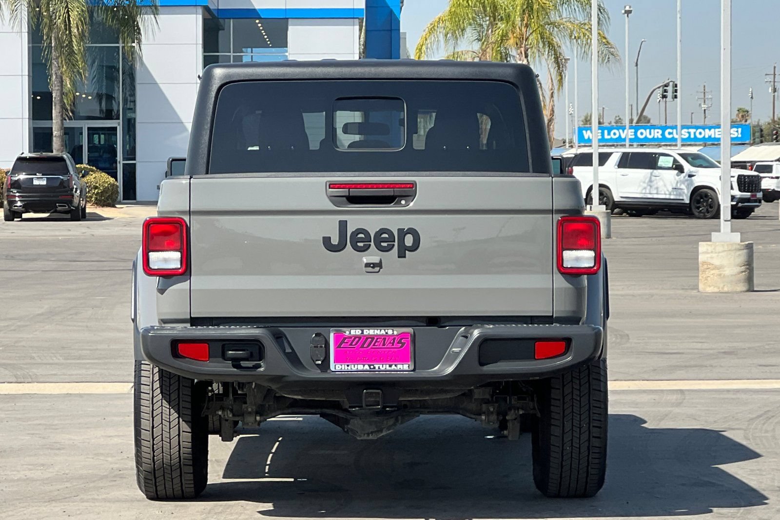 Used 2023 Jeep Gladiator Sport AWD/4WD image 6