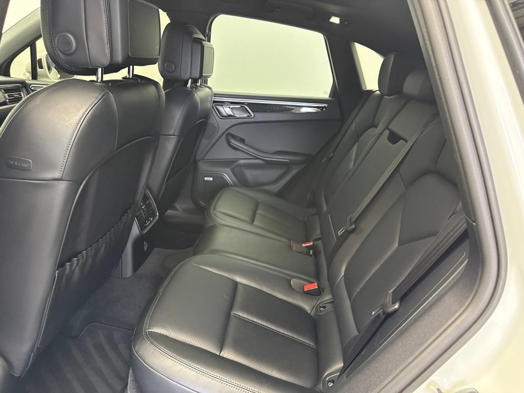 Certified 2024 Porsche Macan AWD/4WD image 18