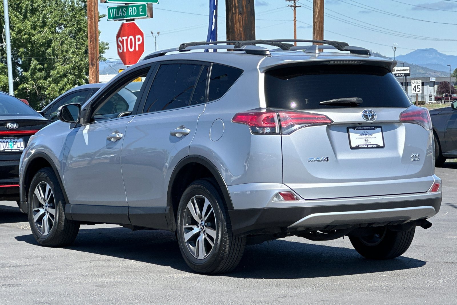Used 2018 Toyota RAV4 XLE AWD/4WD image 6