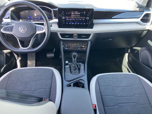 Used 2025 Volkswagen Taos SE FWD image 15
