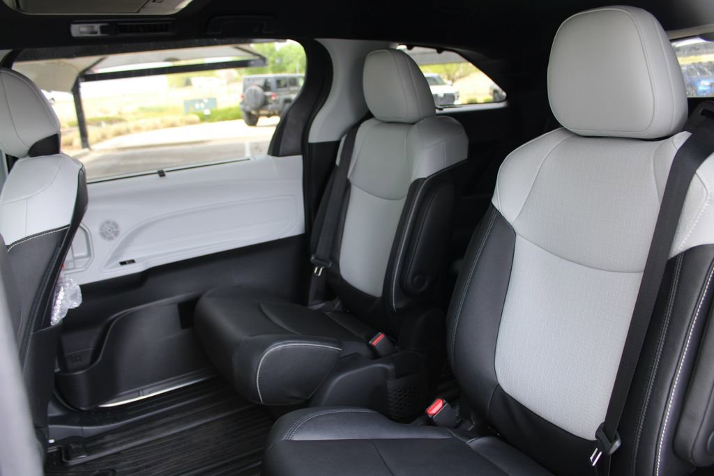 New 2026 Toyota Sienna XSE image 42