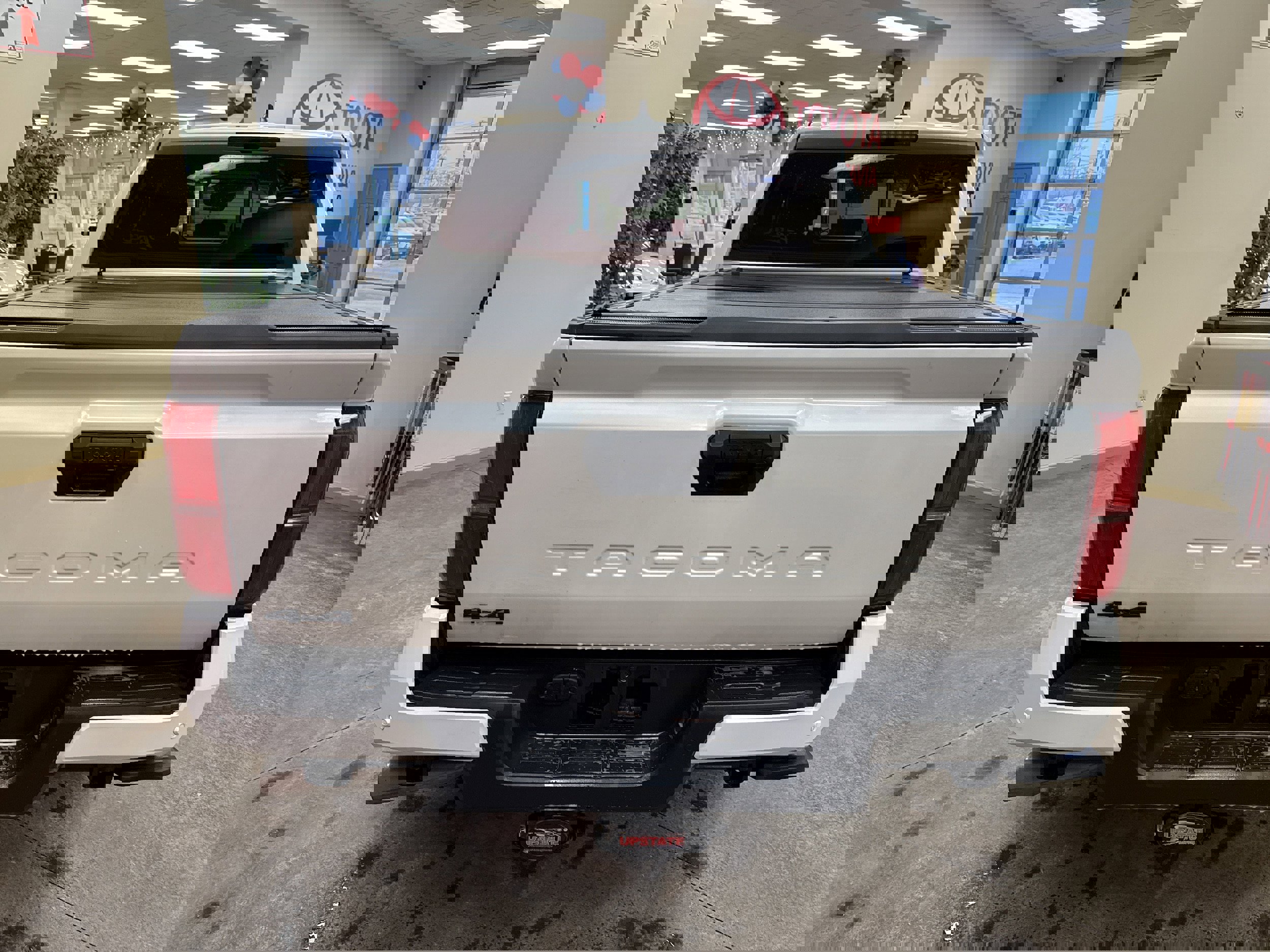 Used 2024 Toyota Tacoma TRD Sport w/ TRD Sport Upgrade Package image 8