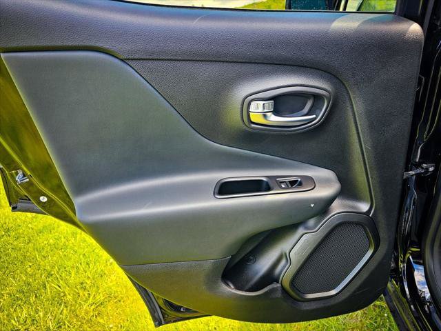 Certified 2022 Jeep Renegade Limited AWD/4WD image 32