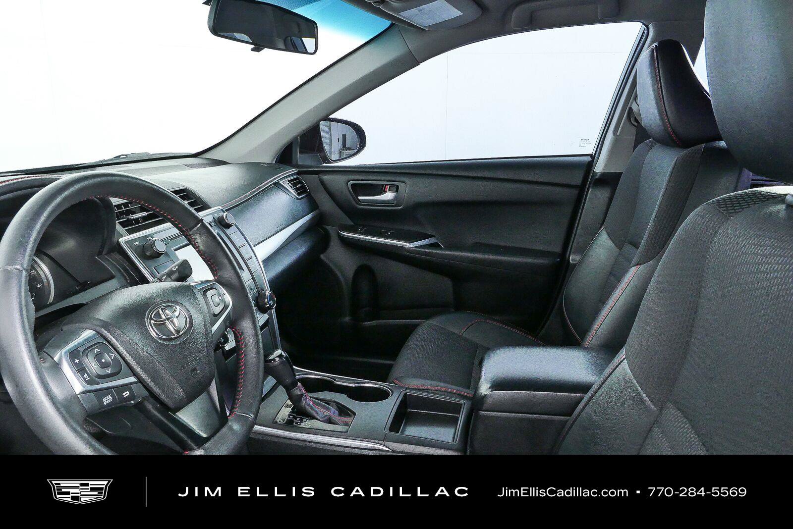 Used 2017 Toyota Camry SE FWD image 5