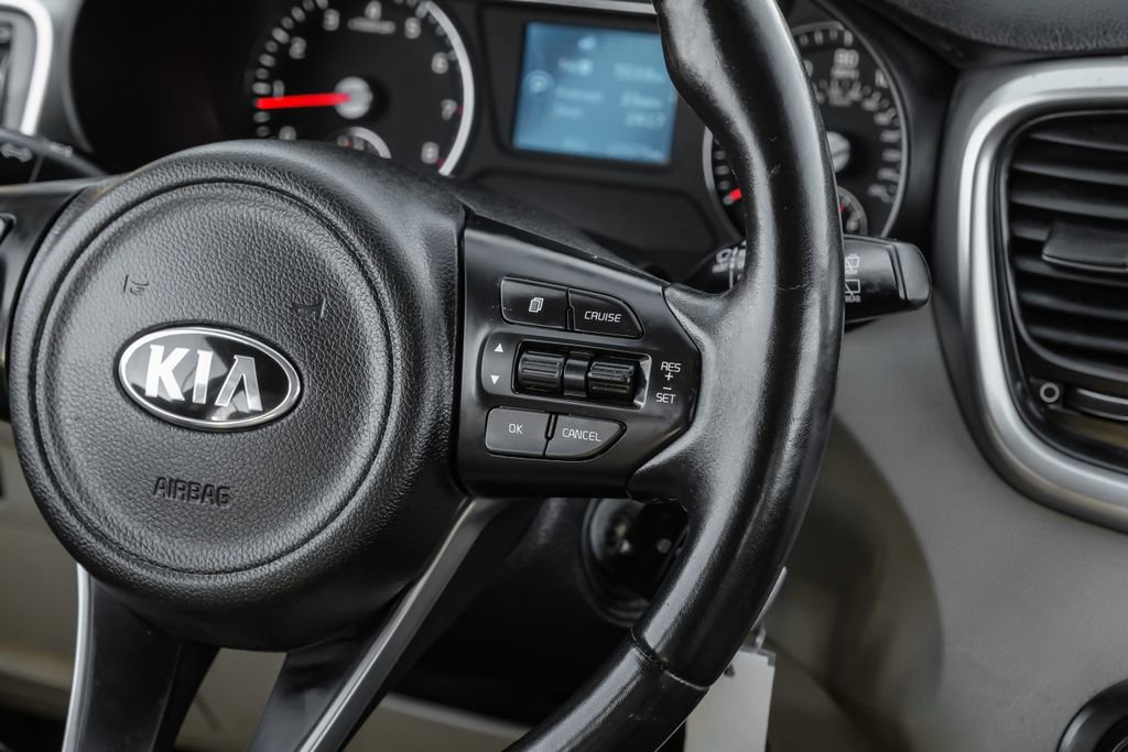 Used 2017 Kia Sorento LX w/ LX Convenience Package image 18