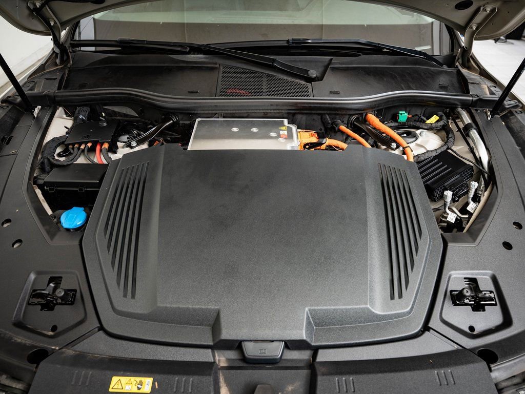 Used 2022 Audi e-tron Premium Plus w/ Premium Plus Package image 36