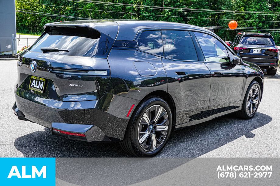 Used 2024 BMW iX xDrive50 w/ Premium Package AWD/4WD image 5