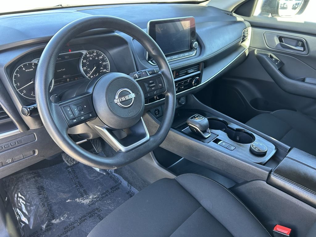 Used 2024 Nissan Rogue S image 28