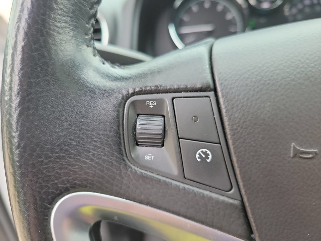Used 2013 Chevrolet Captiva Sport LTZ FWD image 23