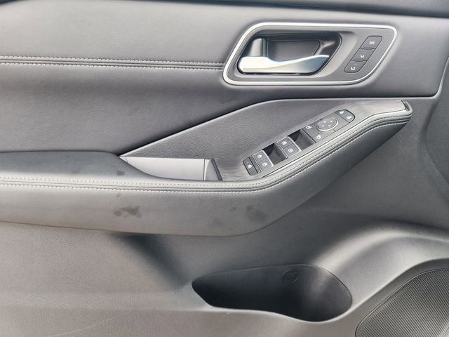 Used 2024 Nissan Rogue Platinum w/ Platinum Premium Package FWD image 18