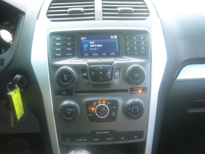 Used 2015 Ford Explorer XLT FWD image 26