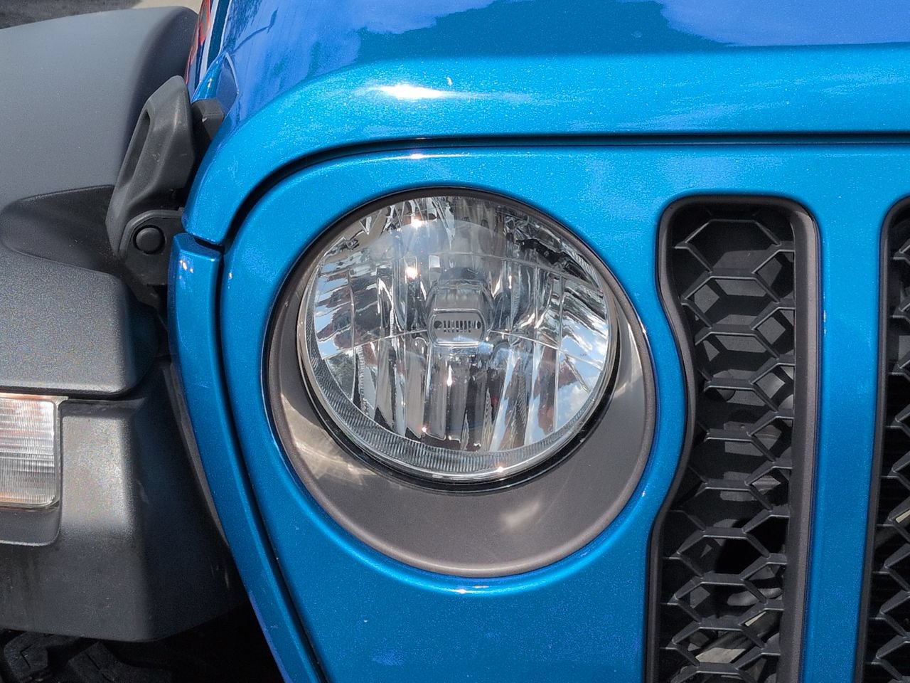 Used 2023 Jeep Gladiator Mojave AWD/4WD image 10