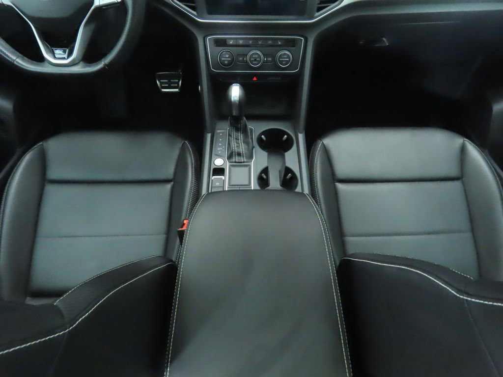 Used 2021 Volkswagen Atlas Cross Sport SE w/ Panoramic Sunroof Package image 16