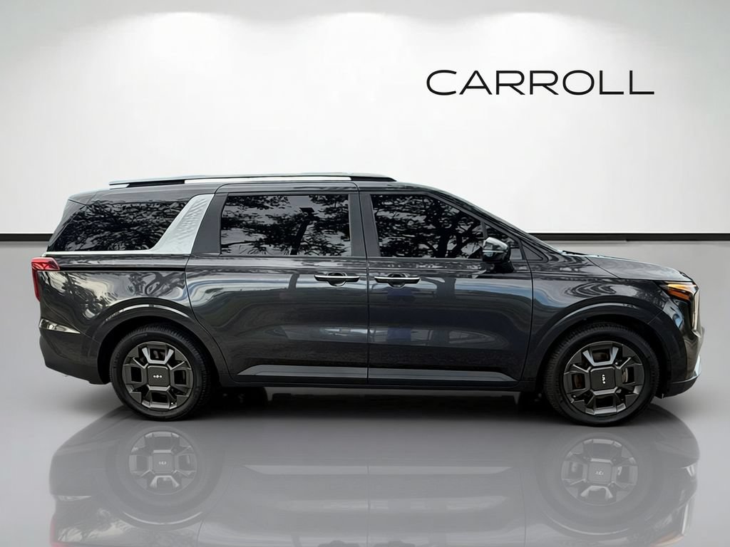 Used 2025 Kia Carnival EX FWD image 2