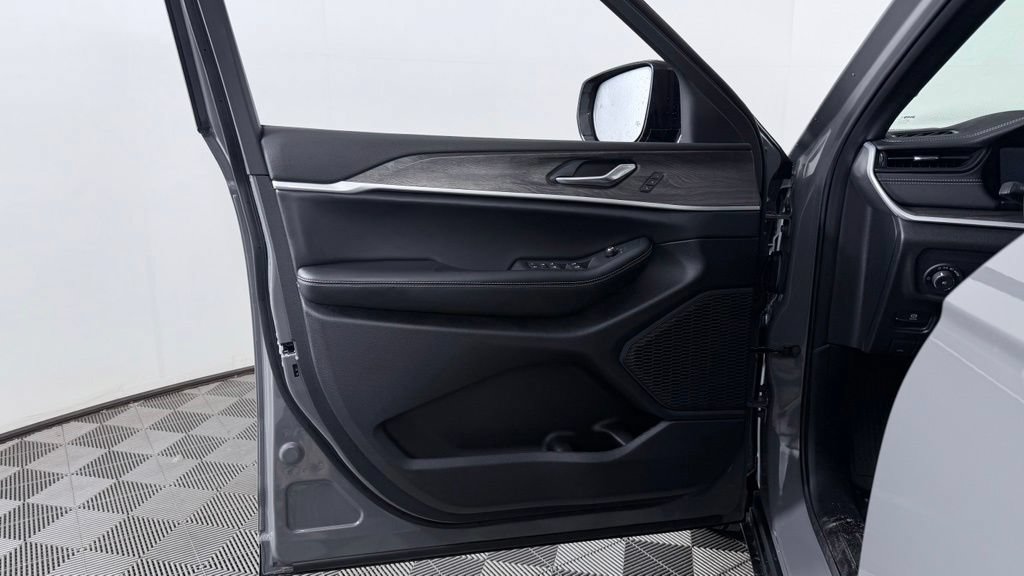 New 2027 Jeep Grand Cherokee Limited AWD/4WD image 13