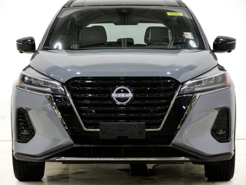 Used 2023 Nissan Kicks SR w/ SR Premium Package image 2