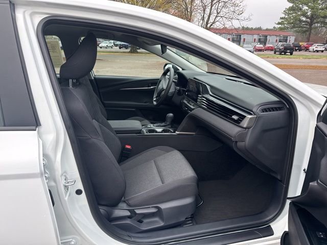 Used 2025 Toyota Camry LE AWD/4WD image 15