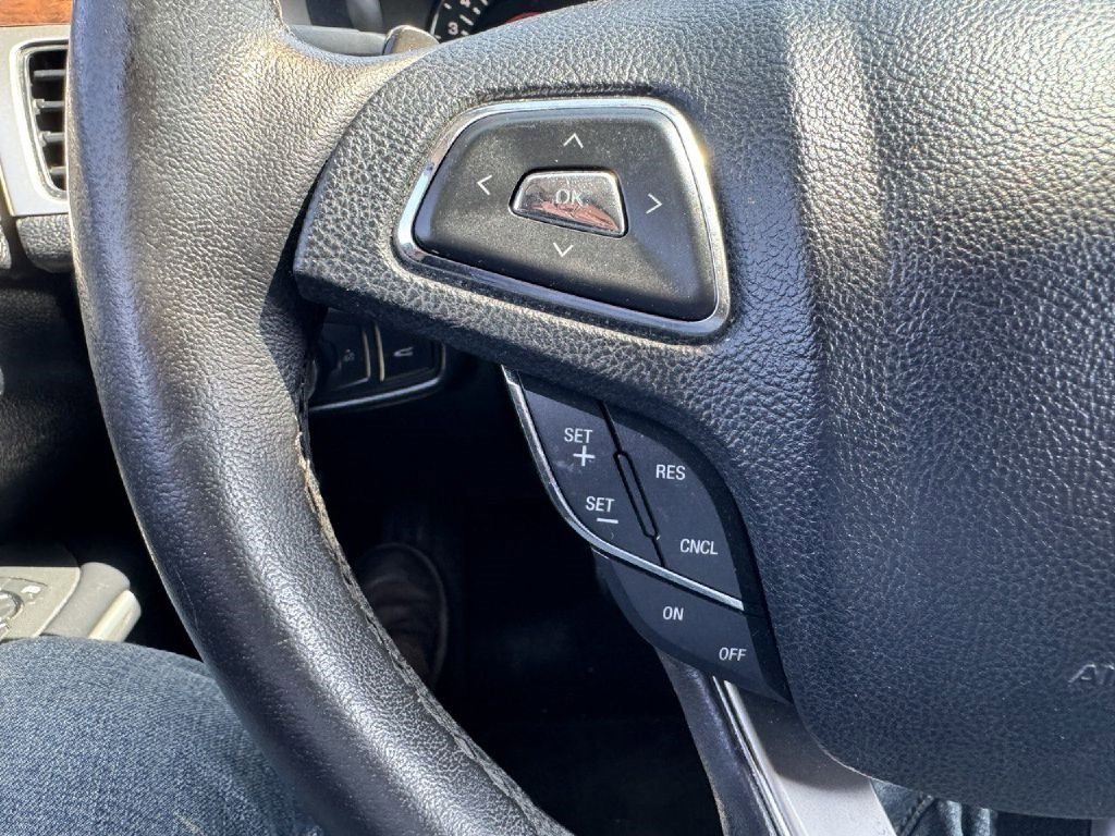 Used 2015 Lincoln MKZ image 8