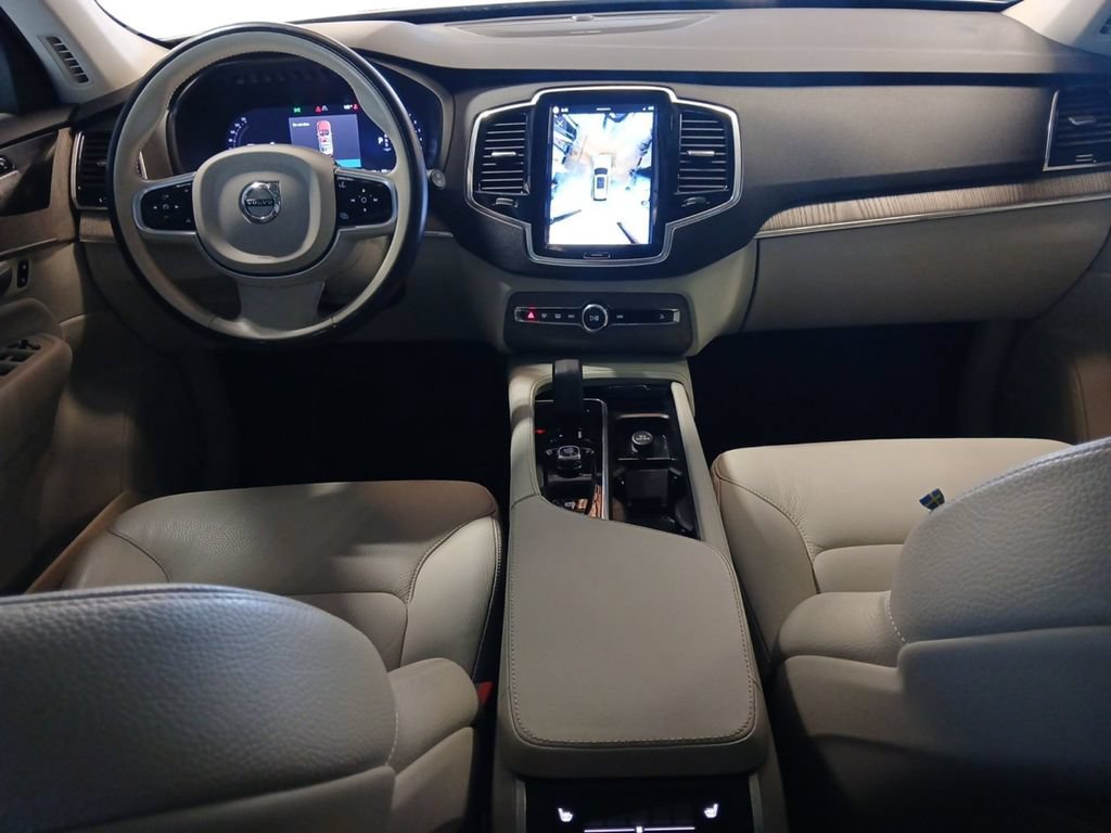 Used 2024 Volvo XC90 B5 Plus w/ Protection Package Premier AWD/4WD image 10