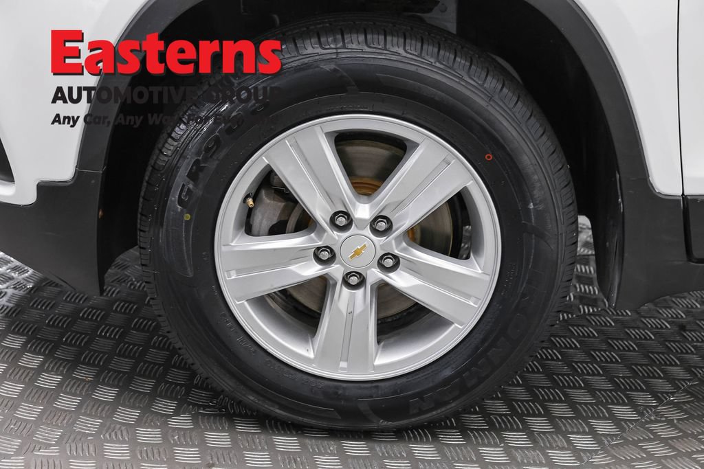 Used 2020 Chevrolet Trax LS w/ Tint and Cruise Package AWD/4WD image 32