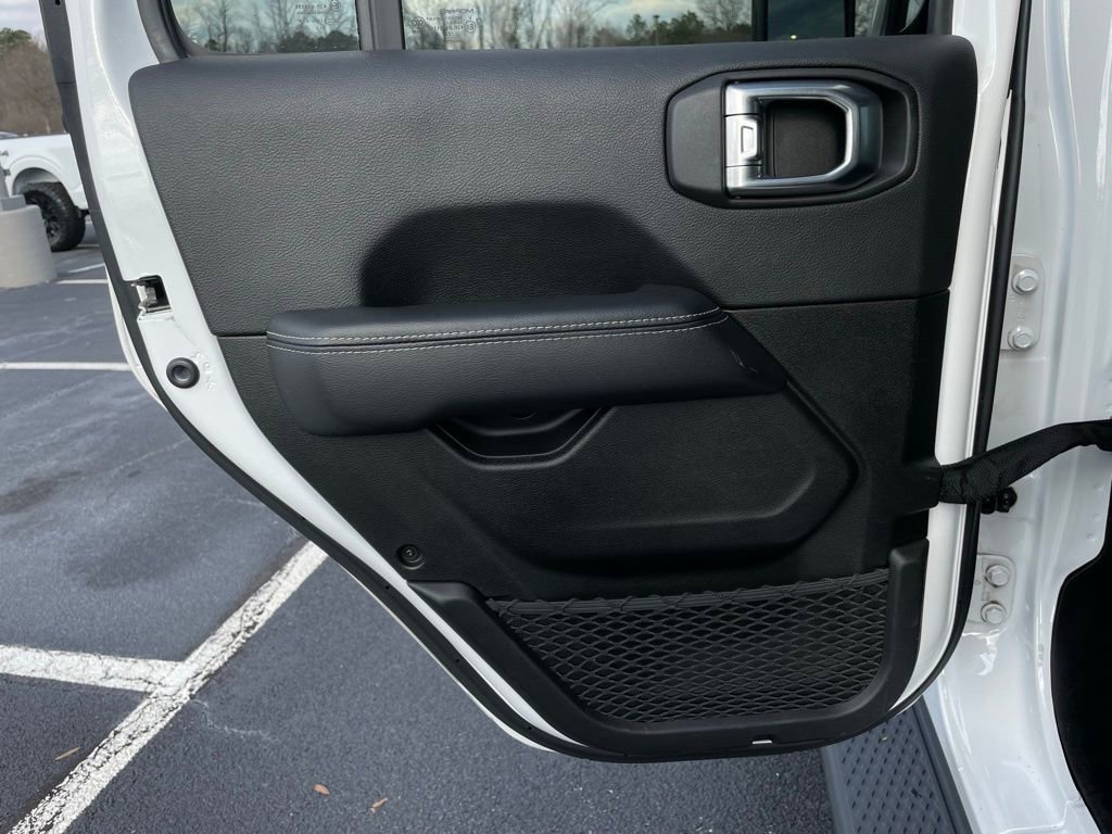 Used 2022 Jeep Gladiator Overland w/ LED Lighting Group image 38