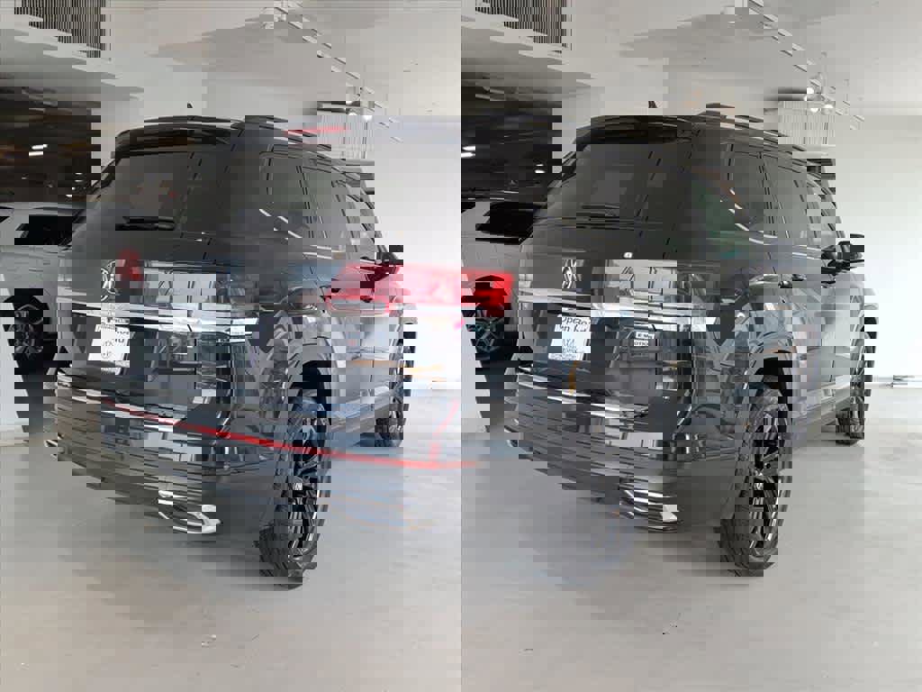 Used 2022 Volkswagen Atlas SE w/ Panoramic Sunroof Package image 4