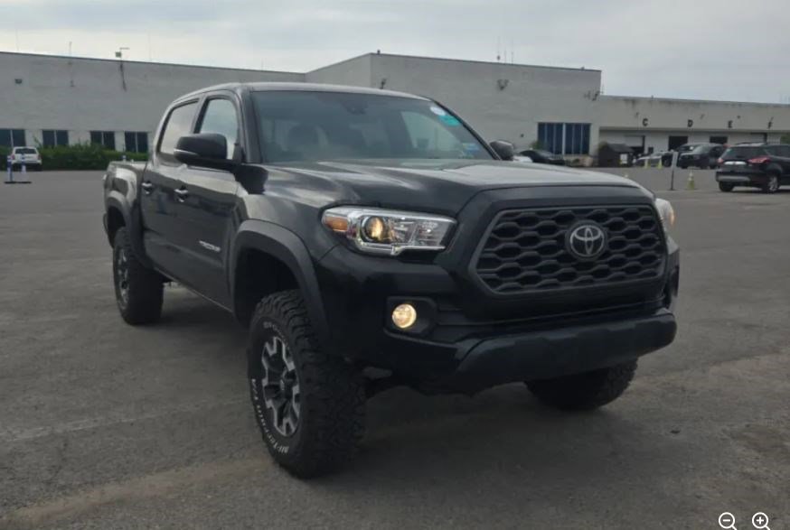 Used 2020 Toyota Tacoma TRD Off-Road w/ Technology Package AWD/4WD image 3