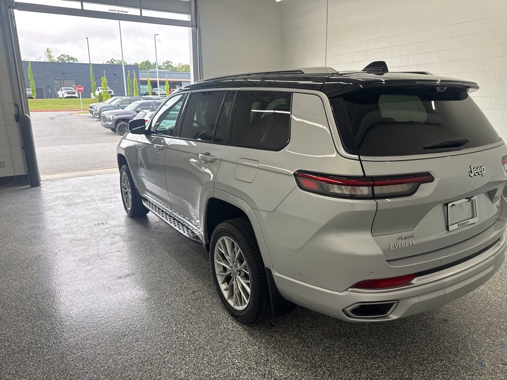 Used 2023 Jeep Grand Cherokee L Summit w/ Advanced Protech Group IV image 3