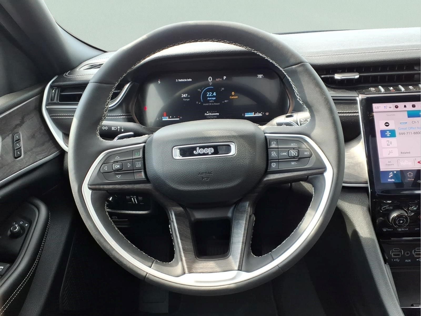 Used 2024 Jeep Grand Cherokee Limited w/ Luxury Tech Group II AWD/4WD image 5