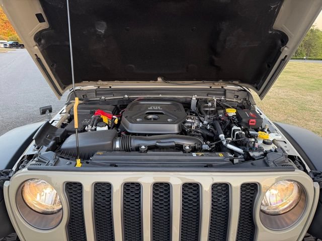 Used 2022 Jeep Wrangler Unlimited Rubicon w/ Cold Weather Group AWD/4WD image 32