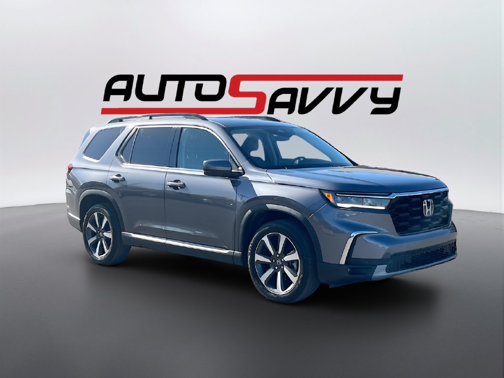 Used 2025 Honda Pilot Touring image 1