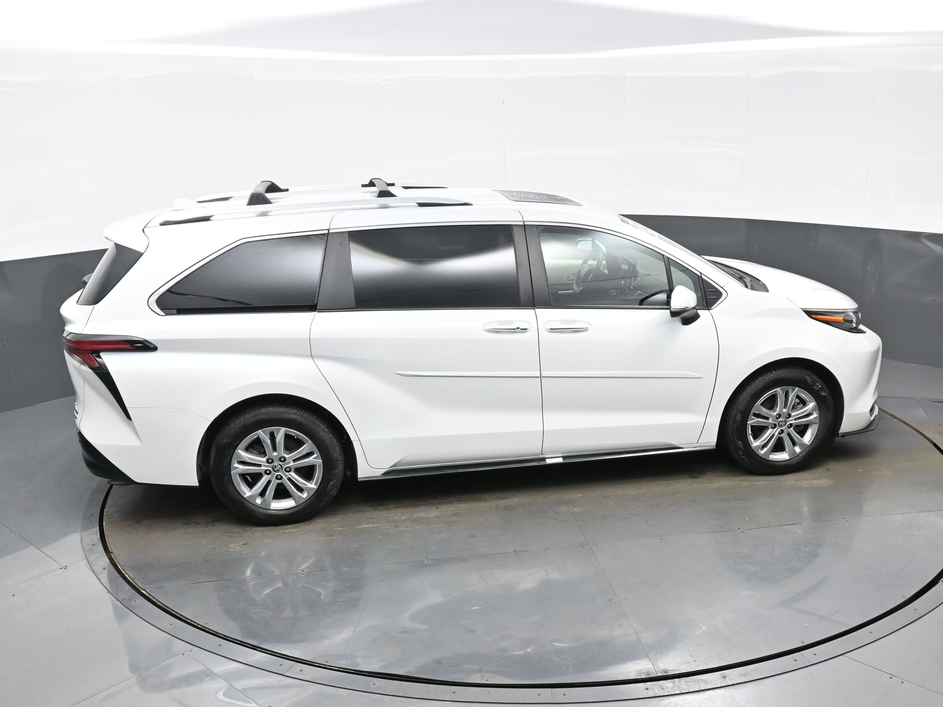 Used 2024 Toyota Sienna Platinum image 42