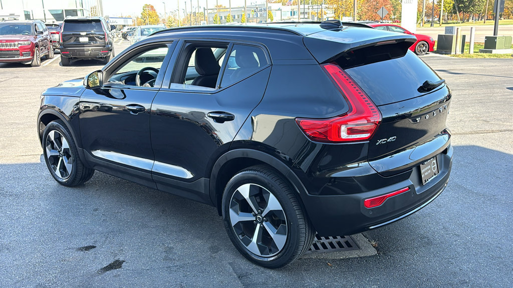 Certified 2024 Volvo XC40 B5 Plus w/ Climate Package AWD/4WD image 5