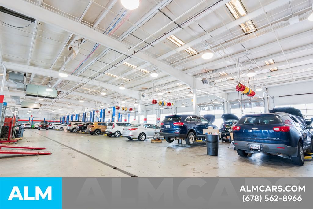 Used 2024 Chrysler Pacifica Select image 82