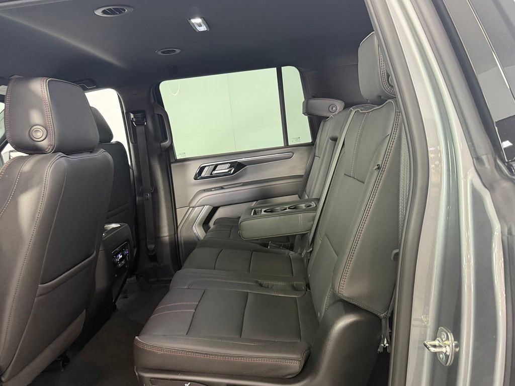 Used 2026 Chevrolet Suburban RST AWD/4WD image 28