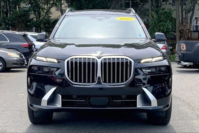 Used 2025 BMW X7 xDrive40i w/ Executive Package AWD/4WD image 2