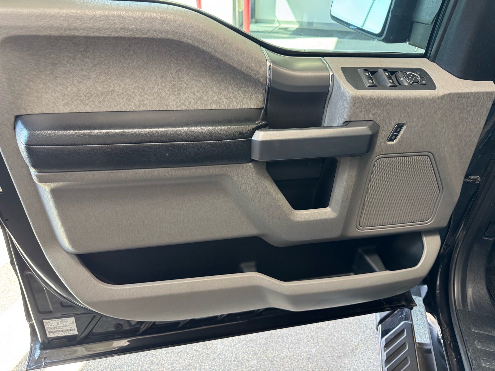 Used 2015 Ford F150 XLT w/ Equipment Group 302A Luxury AWD/4WD image 16