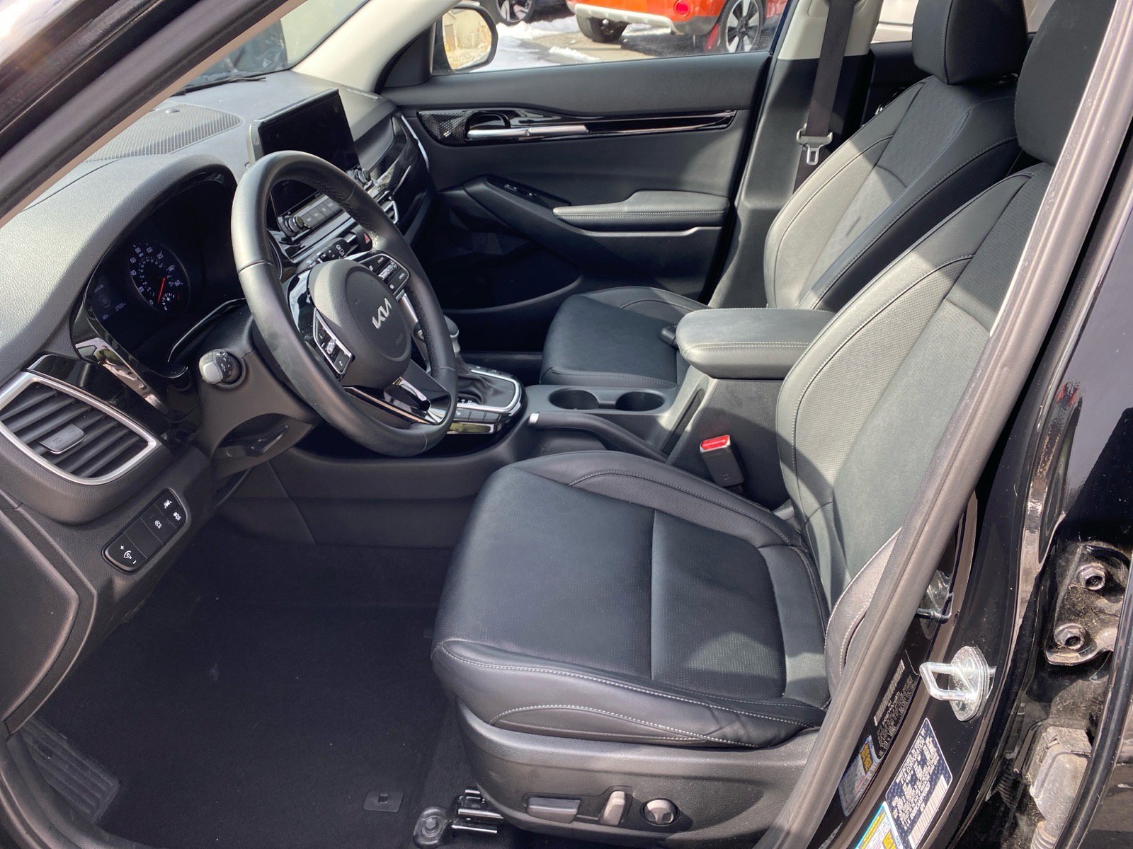 Certified 2023 Kia Seltos EX image 10