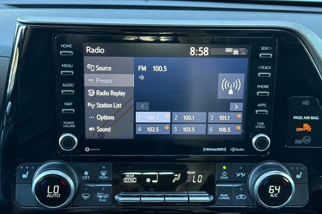 Used 2022 Toyota Highlander XLE AWD/4WD image 25