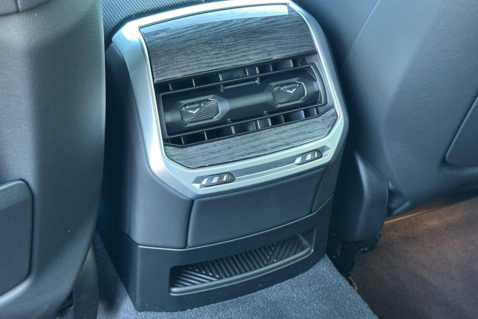 Used 2026 BMW i7 eDrive50 RWD image 16