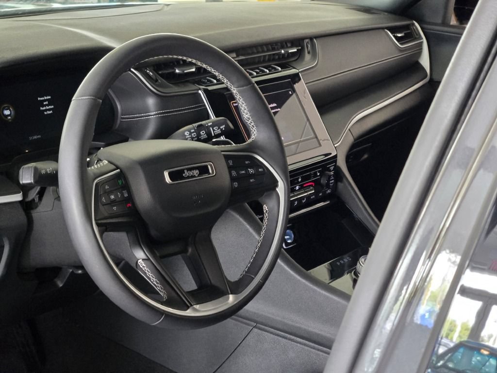 Used 2023 Jeep Grand Cherokee Altitude AWD/4WD image 24
