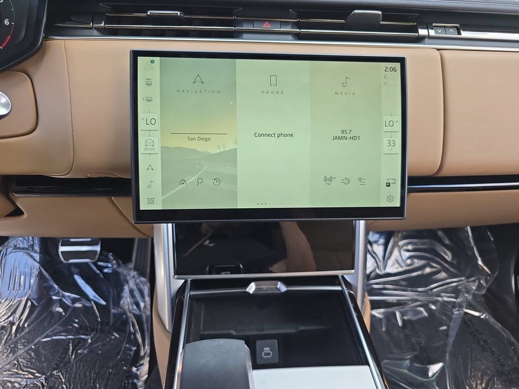 Certified 2025 Land Rover Range Rover Long Wheelbase SE AWD/4WD image 22