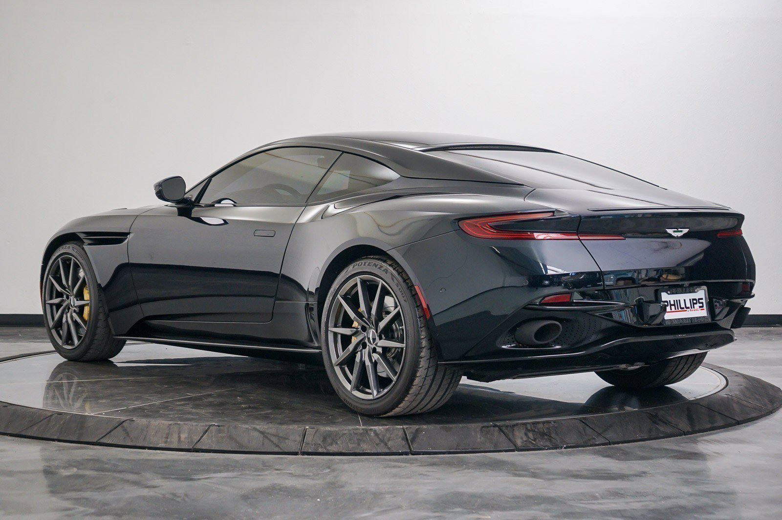 Used 2017 Aston Martin DB11 V12 RWD image 10