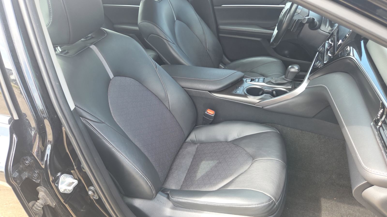 Used 2023 Toyota Camry XSE FWD image 25