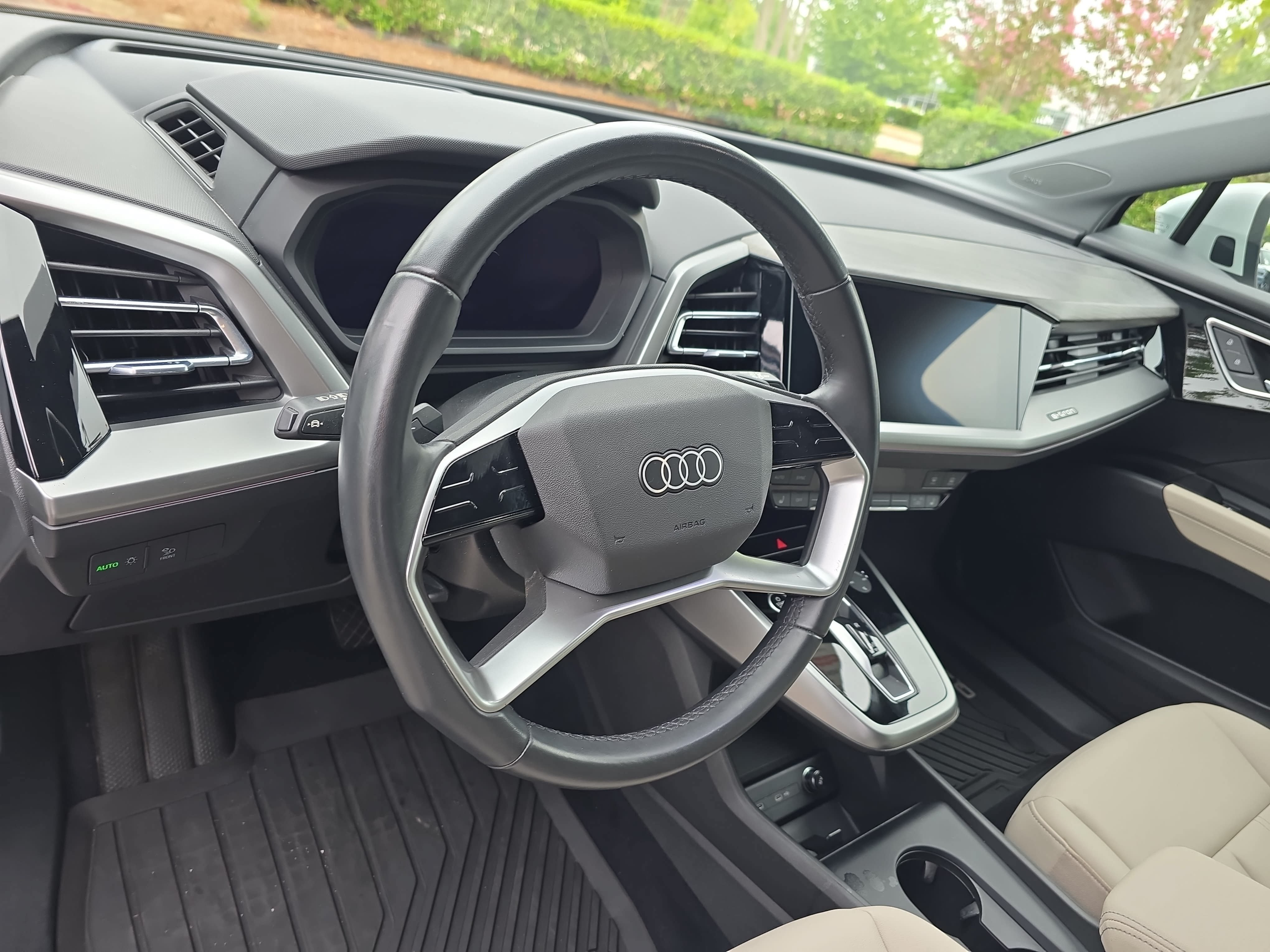 Used 2022 Audi Q4 e-tron Prestige AWD/4WD image 16