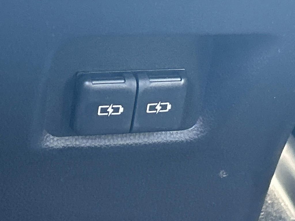 Used 2022 Toyota RAV4 XLE w/ Convenience Package FWD image 24