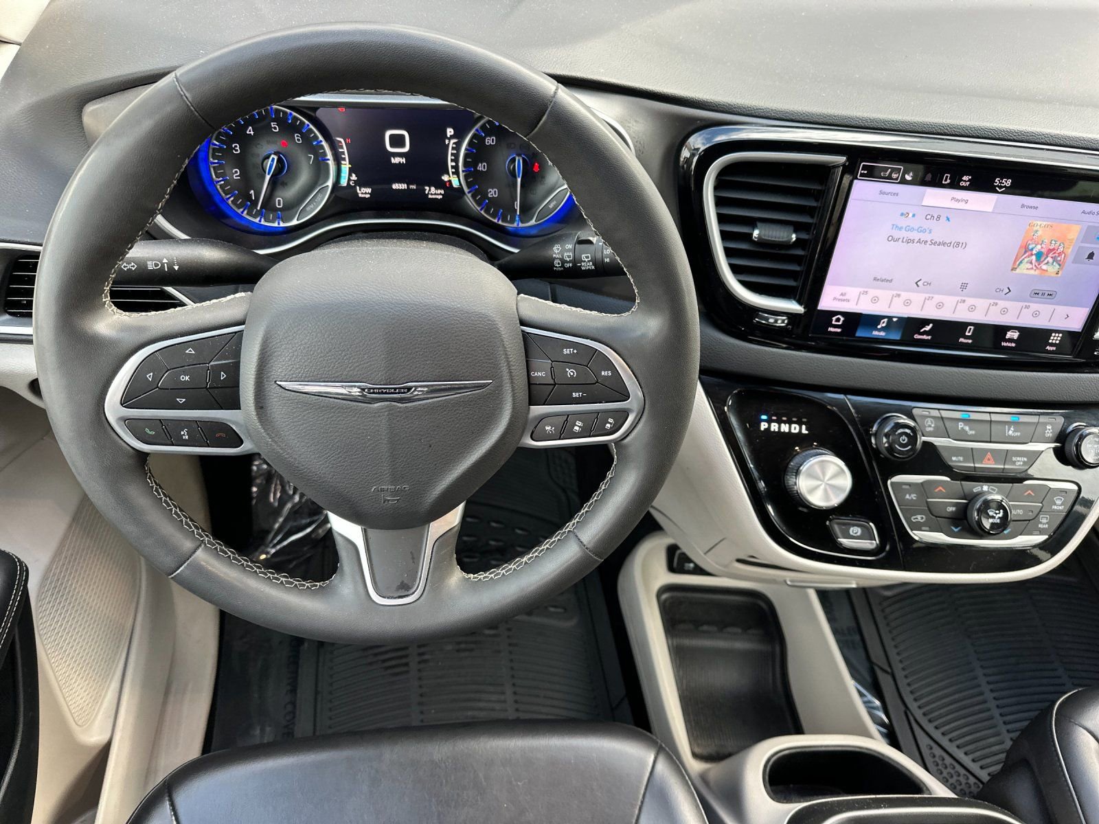 Used 2023 Chrysler Pacifica Touring-L image 14