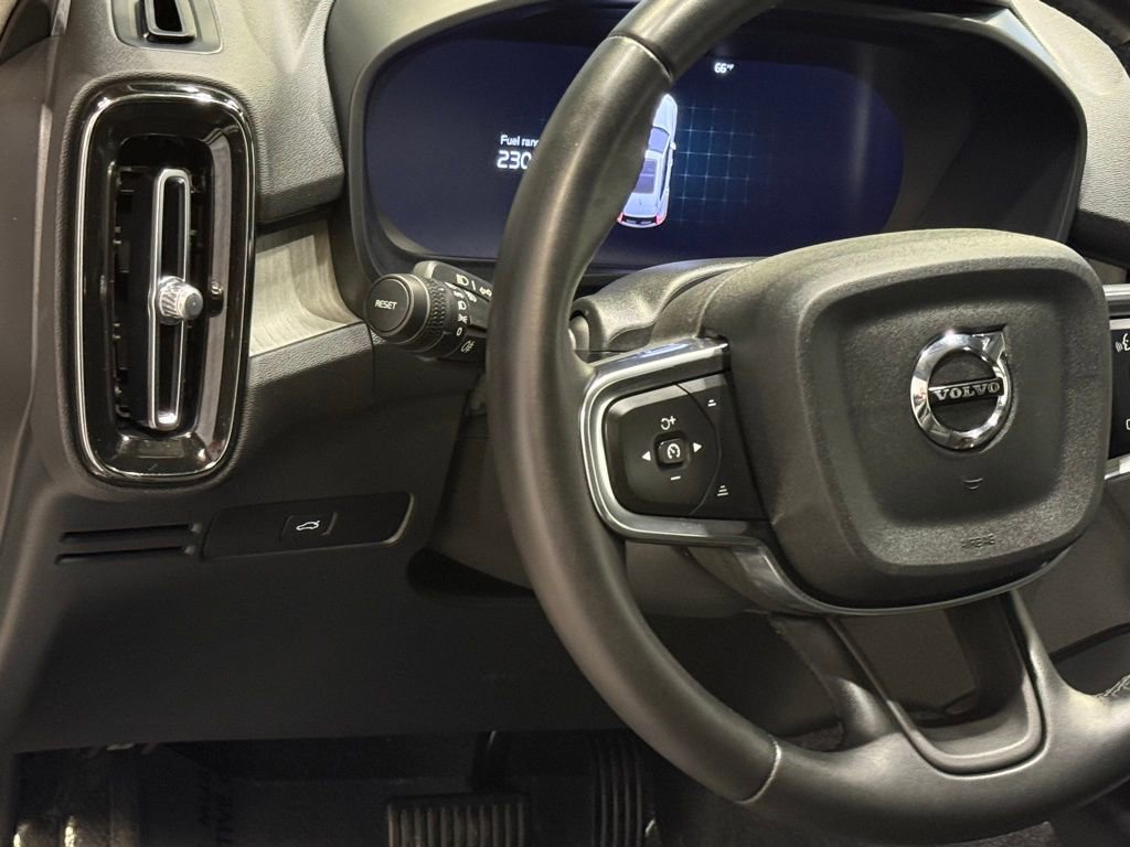 Used 2024 Volvo XC40 B5 Plus w/ Climate Package image 15