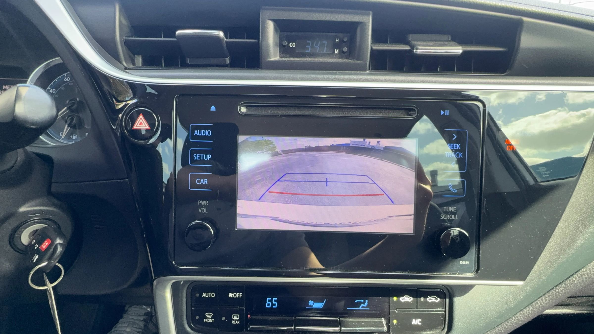 Used 2018 Toyota Corolla LE FWD image 12